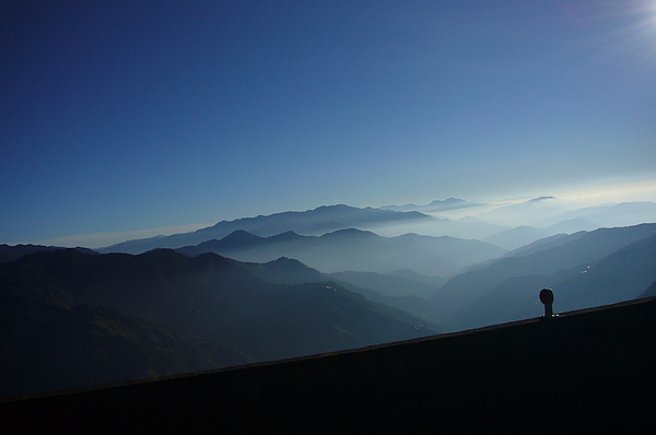 層層的山