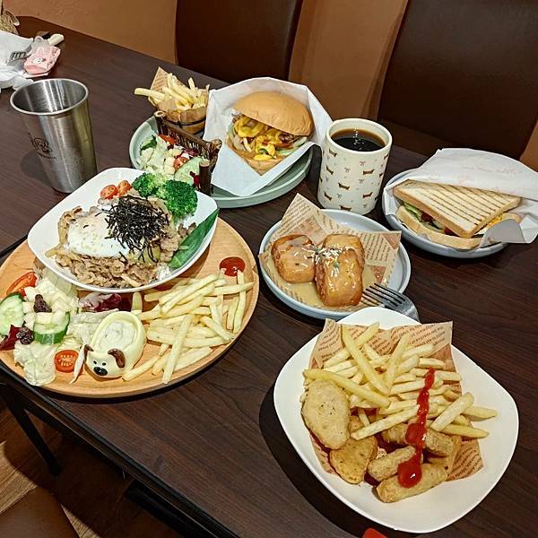 Mr.達樂Brunch｜三重巷弄裡的寵物友善早午餐店，溫馨早