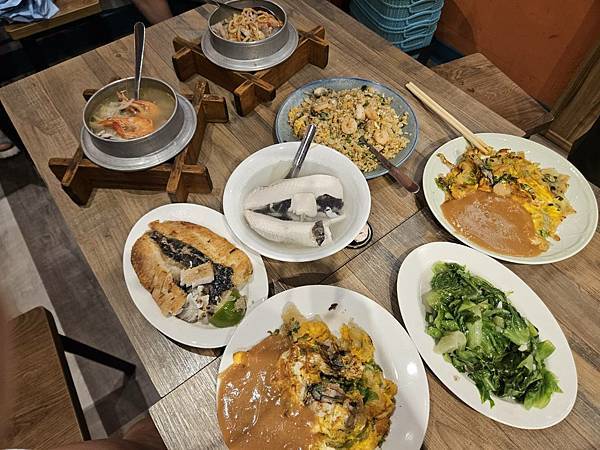 蚵仔控必看-延三夜市東時鮮蚵｜酥香蚵仔煎、鮮蚵蛋炒飯、鮑魚海