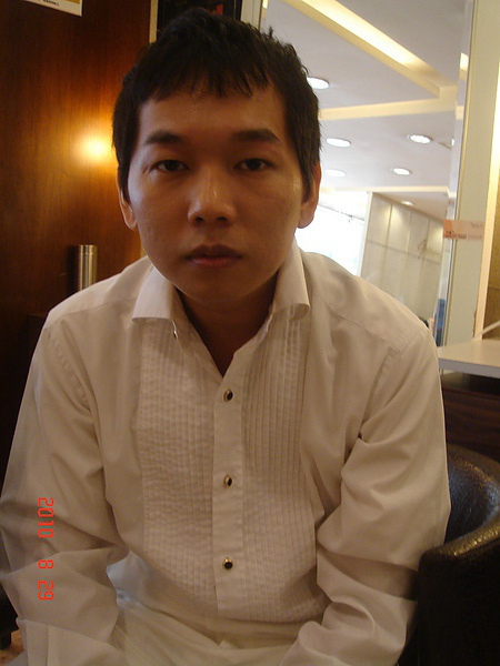 貝比也穿白色的