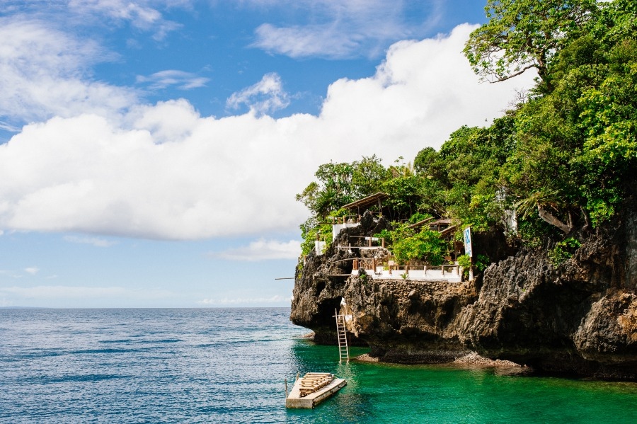 batch_Philippines_Boracay_ArielsPoint_Ashutterstock_634494017.jpg