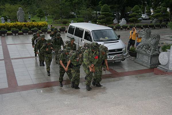 軍方人員進駐神威天台山道場