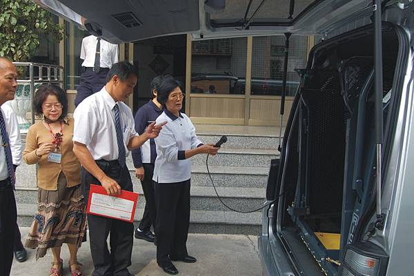 捐贈無障礙車一部3