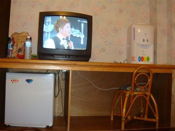 小電視、小冰箱、小椅子