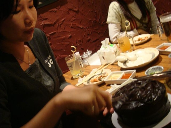 代壽星服務切蛋糕