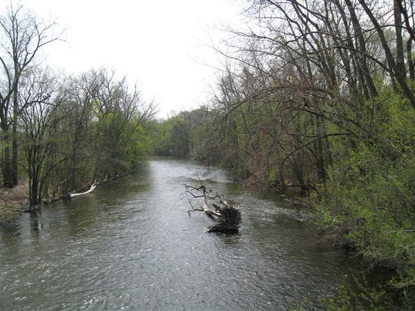 春天的Huron River