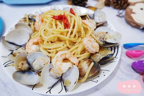 義大利麵食譜|白酒蛤蜊義大利麵食譜・一鍋到底白酒蛤蜊麵・再也不用洗那麼多鍋子啦~ - 第1張圖 DSCF3508.JPG