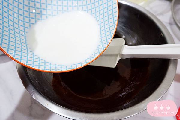 氣炸鍋食譜|氣炸鍋甜點,酒漬蔓越莓巧克力蛋糕,大人味的甜點 - 第6張圖 DSCF5773.JPG