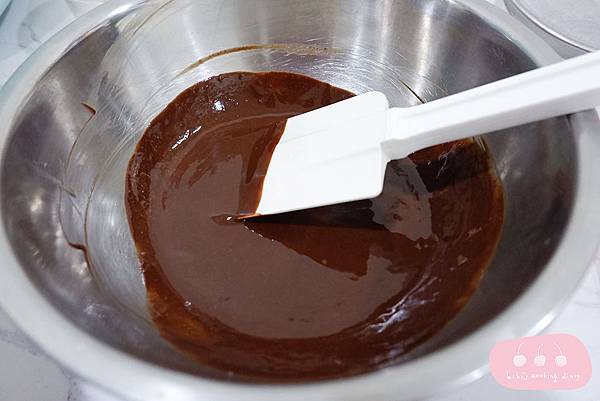 氣炸鍋食譜|氣炸鍋甜點,酒漬蔓越莓巧克力蛋糕,大人味的甜點 - 第5張圖 DSCF5772.JPG