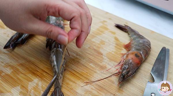 烤箱料理|簡易萬用白醬製作,奶香十足卻又清爽不膩口的白醬焗烤蝦! - 第6張圖 螢幕快照 2020-11-20 下午4.38.58