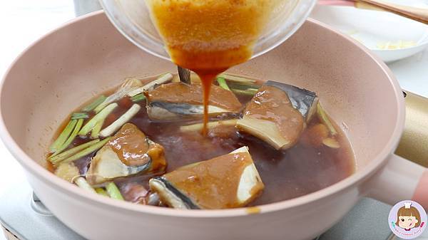 日式家庭料理|鯖魚料理,鯖魚味噌煮食譜,醬汁鹹香下飯,運用兩種味噌增添風味。 - 第6張圖 螢幕快照 2020-11-23 下午5.18.51