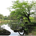兼六園-琴柱燈籠正面.JPG
