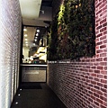 birstro-植物牆入口.JPG