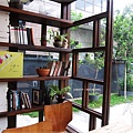 INO home-店內書架.JPG