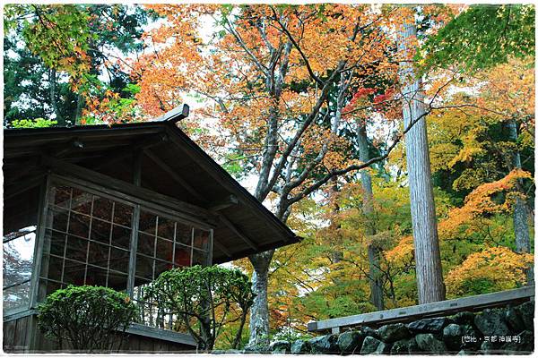 神護寺-表參道階梯旁小屋-1.JPG