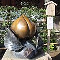 晴明神社-厄除桃.JPG