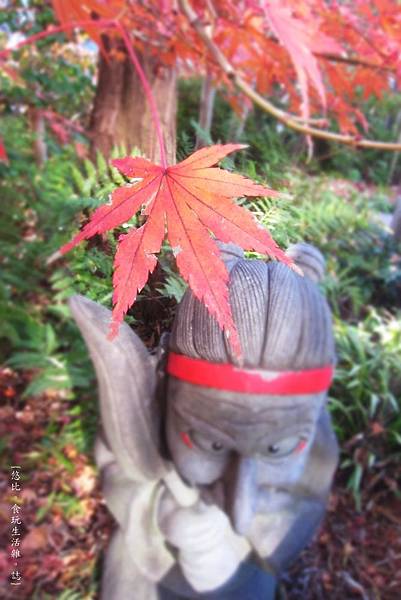 晴明神社-式神與楓-1.JPG