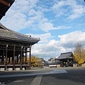 西本願寺-御影堂旁-1.JPG