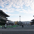 東本願寺-寺內的京都塔-1.JPG