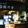 勝烈亭-店內櫃檯-1.JPG