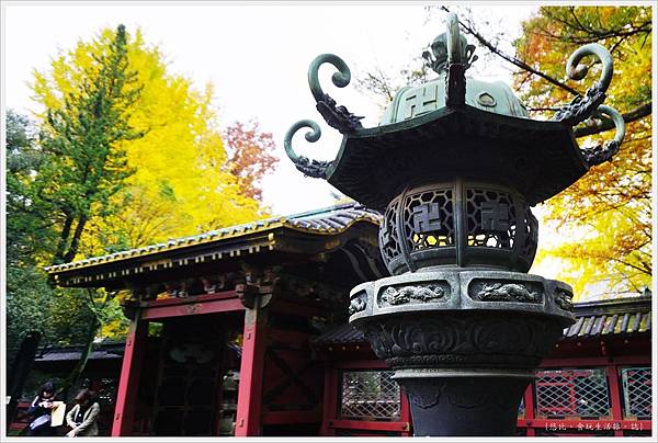 谷根千-37-根津神社-青銅燈籠.JPG