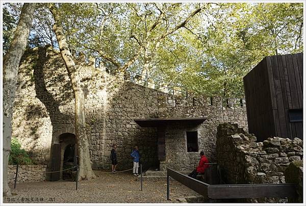 辛特拉-243-摩爾人城堡Castelo dos Mouros.JPG 辛特拉-243-摩爾人城堡Castelo dos Mouros.JPG