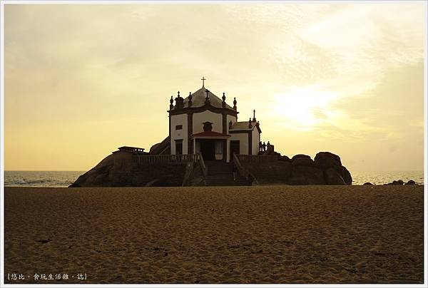 Chapel of Senhor da Pedra-4.JPG