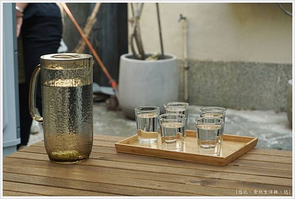 home home-5-庭院.JPG home home-5-庭院.JPG