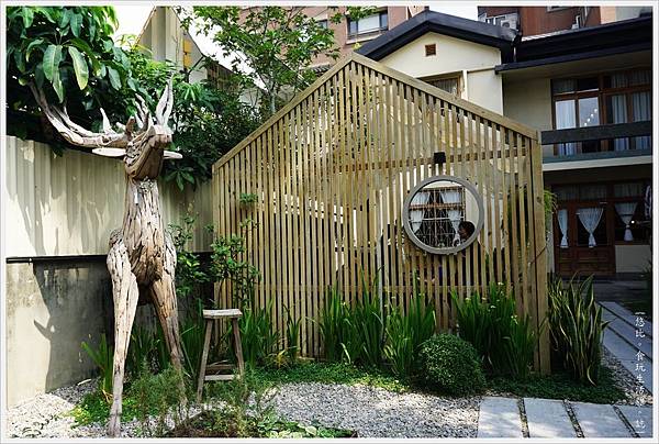 home home-3-庭院.JPG home home-3-庭院.JPG