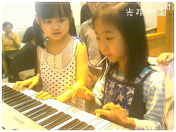 0606鋼琴上的女孩.jpg 0606鋼琴上的女孩.jpg