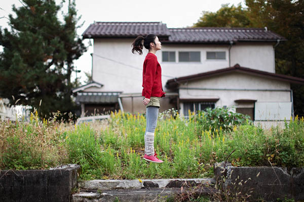 japanese-girl-levitates-natsumi-hayashi-4.jpg