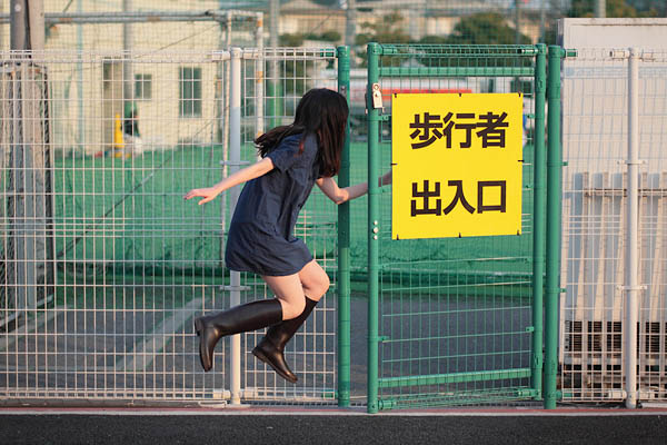 japanese-girl-levitates-natsumi-hayashi-19.jpg