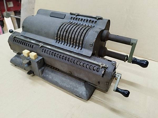ORIGINAL ODNNER 手搖式機械計算機