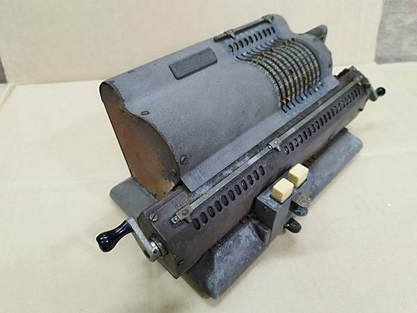 ORIGINAL ODNNER 手搖式機械計算機
