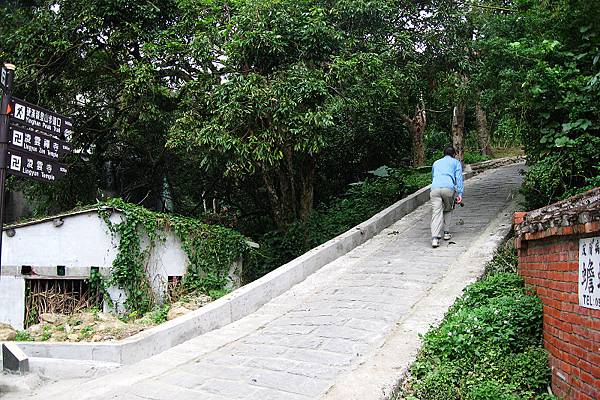 有登山客走上去了