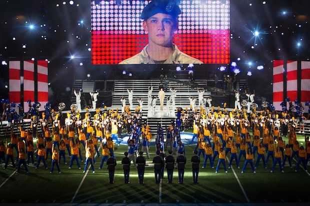 Billy Lynn%5Cs Long Halftime Walk(1).jpg