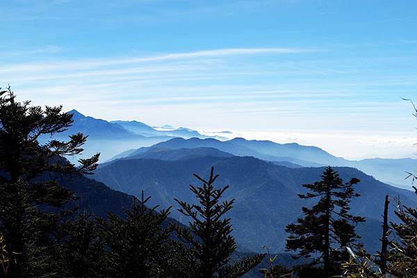 玉山前峰遙望東南方