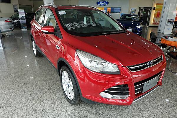 2015 FORD KUGA TDCi展間車