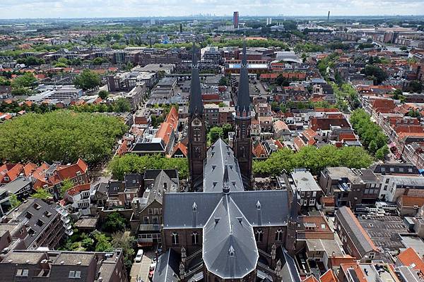 東南方俯瞰教堂尖塔