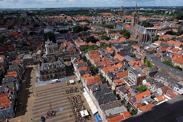 鳥瞰市集廣場與舊教堂