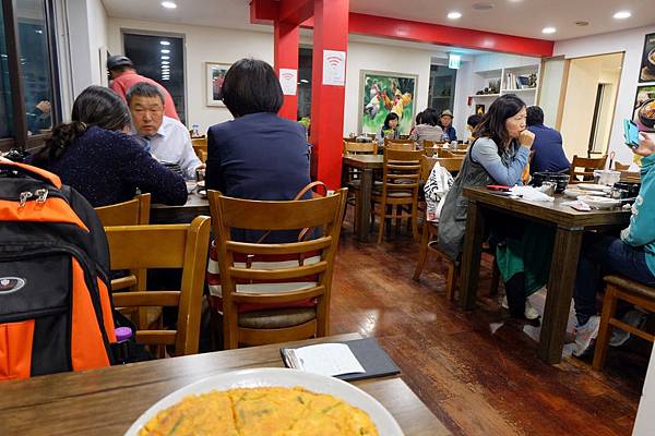 店內桌椅用餐區