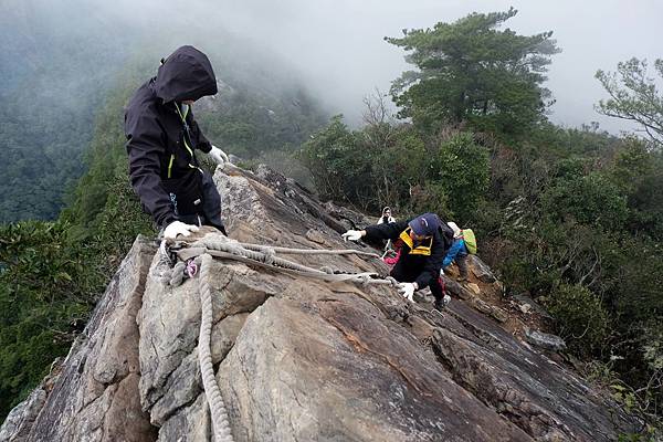 攀岩下山路線