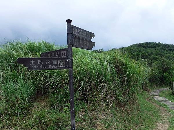 13：20大溪線土地公廟路牌