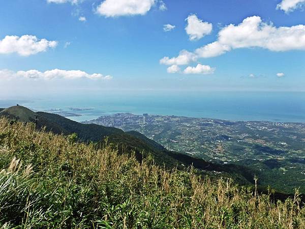 大屯主峰步道眺望北海岸風景