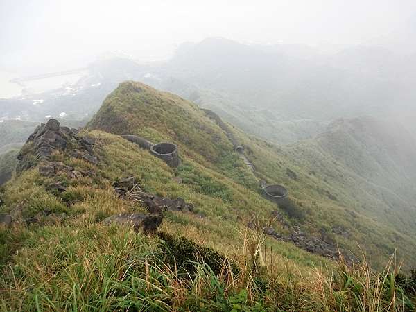 黃金稜線 山稜線上的奇景煙囪稜 想和妳看棒球 痞客邦 黃金稜線 山稜線上的奇景煙囪稜 想和妳看棒球 痞客邦