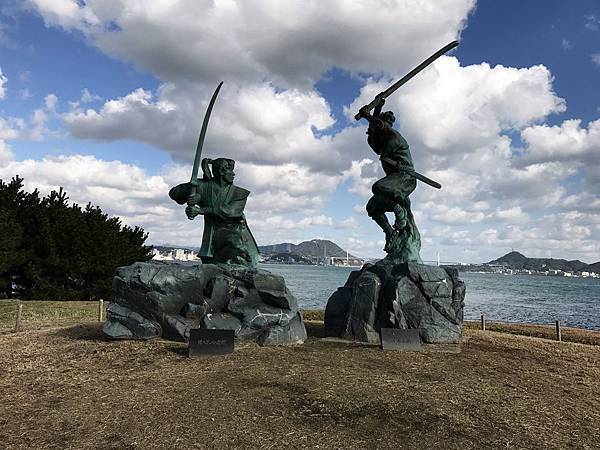 巖流島決鬥雕像