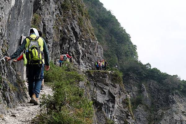 看似驚險的斷崖步道