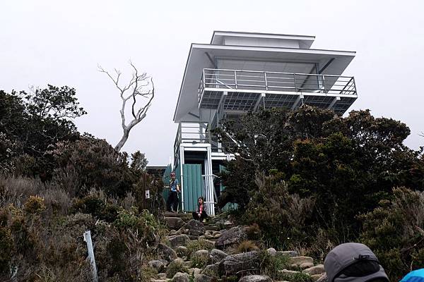 14：46 終於看到像山屋的建築物