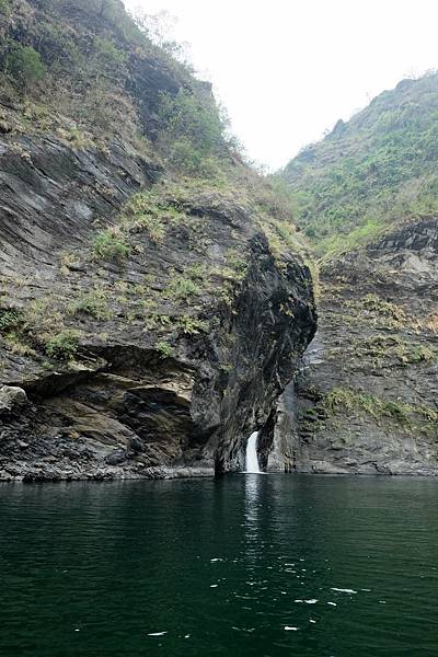 獅王瀑布山勢一景