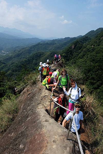 抵達架空稜脊盡頭「峭壁雄風」